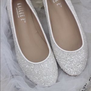 Size 8 Kailee P white rock glitter flats